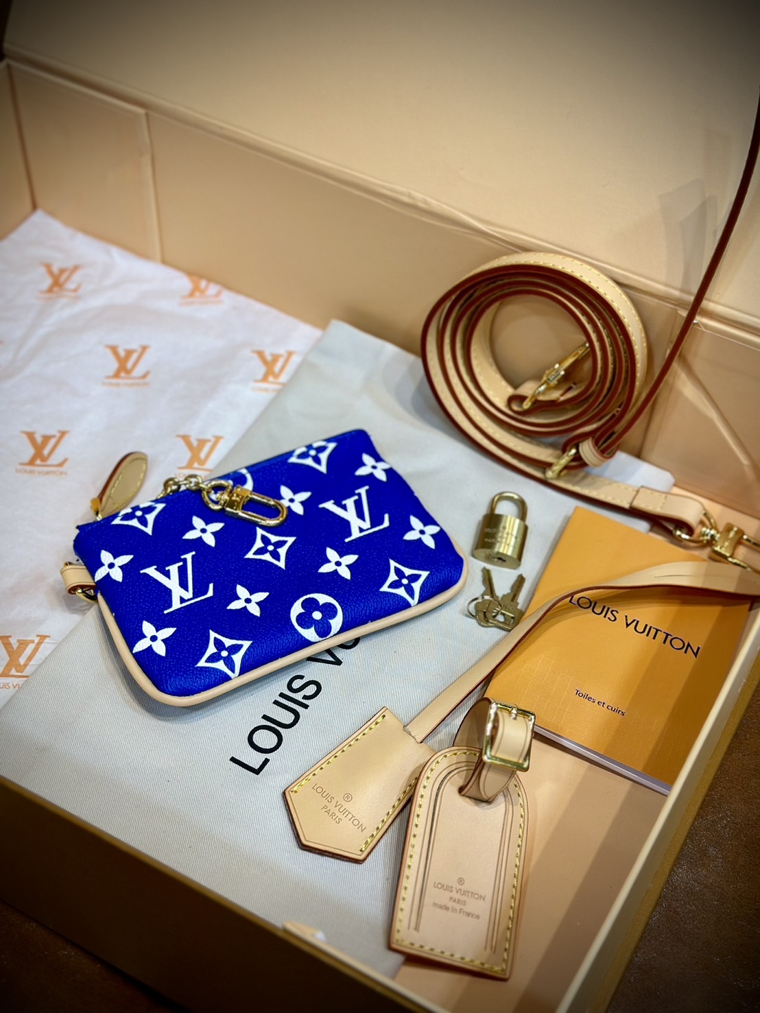 LV Speedy P9 Bandoulière 25 กระเป๋าสะพายสปีดี้รุ่นใหม่หรูหรา กระเป๋าทรงหมอนท็อปฮิตดีไซน์ใหม่ต้อนรับฤดูร้อน โดดเด่นด้วยการตกแต่งลายพิมพ์สดใส รูปทรงสวยตลอดกาล