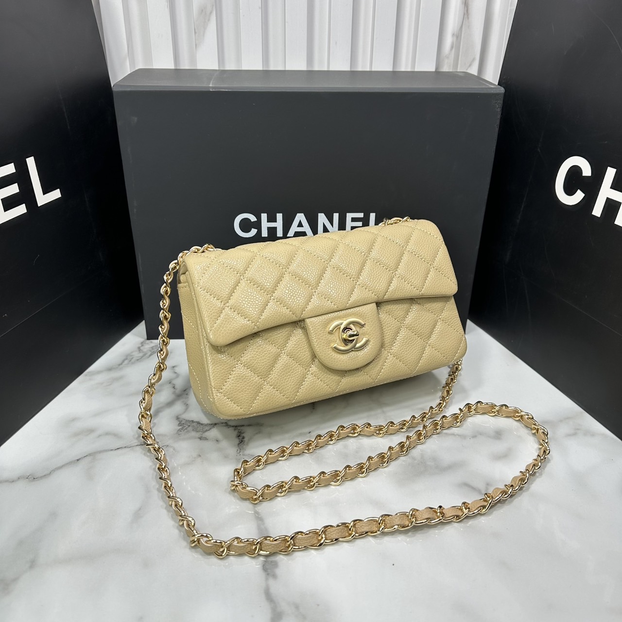 ORI หนังแท้ | CHANEL Classic 20cm shoulder bag กระเป๋าสะพายรุ่นยอดนิยม หรูหราระดับตำนาน สวยงามเหนือกาลเวลา