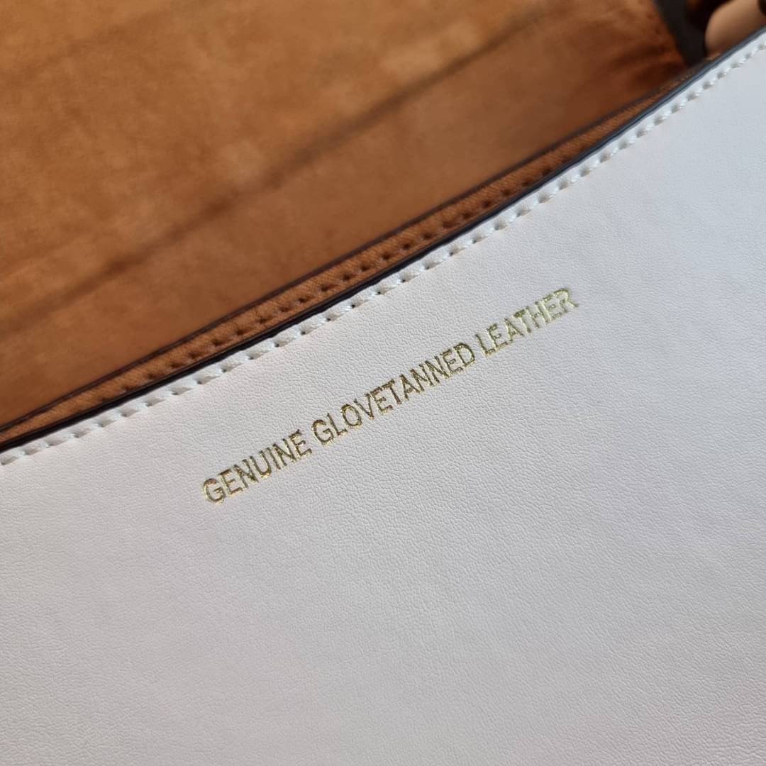 COACH C0749 BEAT SADDLE BAG The best item! ที่สาวๆรอคอย! ฮอตไฟลุก! สีหายาก ละมุนคุณหนู คอลเลคชั่นใหม่ ดีไซน์หรูหรา พิเศษมากๆมาพร้อมสายสะพาย 2 เส้น ใช้คู่กันหรือแยกสะพายก็สวยครบสูตร กระเป๋าสะพายทรง saddle คลาสสิค วัสดุหนัง glove-tanned ทนทาน เปิด-ปิดด้วยกร