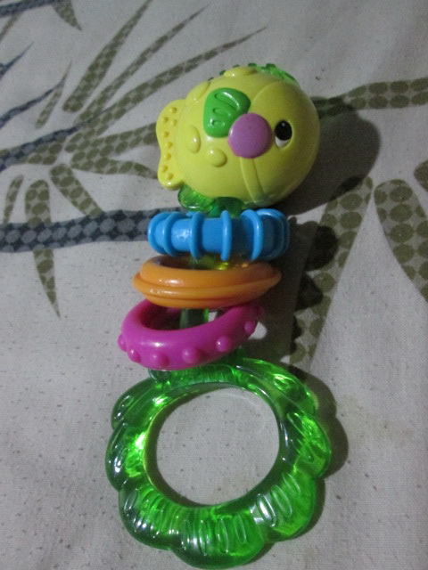 Fisher-Price Ocean Wonders Fish Dumbbell Rattle ของเล่นเสริมพัฒนาการสำหรับเด็กมือสอง