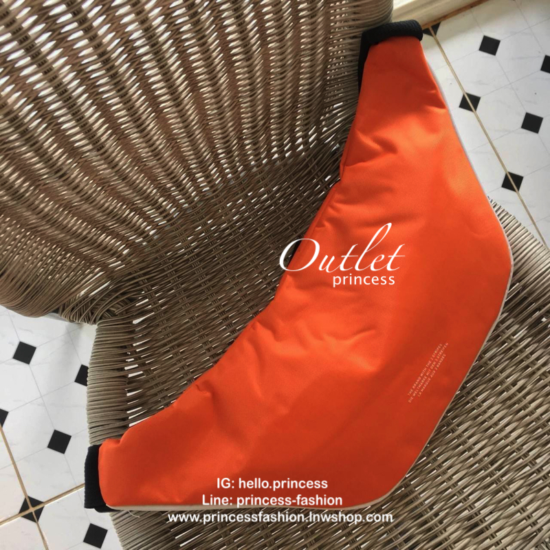 Adidas original waist bag Best seller! กระเป๋าคาดอก/เอว วัสดุ nylon อะไหล่เงิน เปิดปิดด้วยซิป ภายในกว้าง ใส่กระเป๋าสตางค์ยาวได้ สายสะพายยาวปรับ freesize ค่ะ