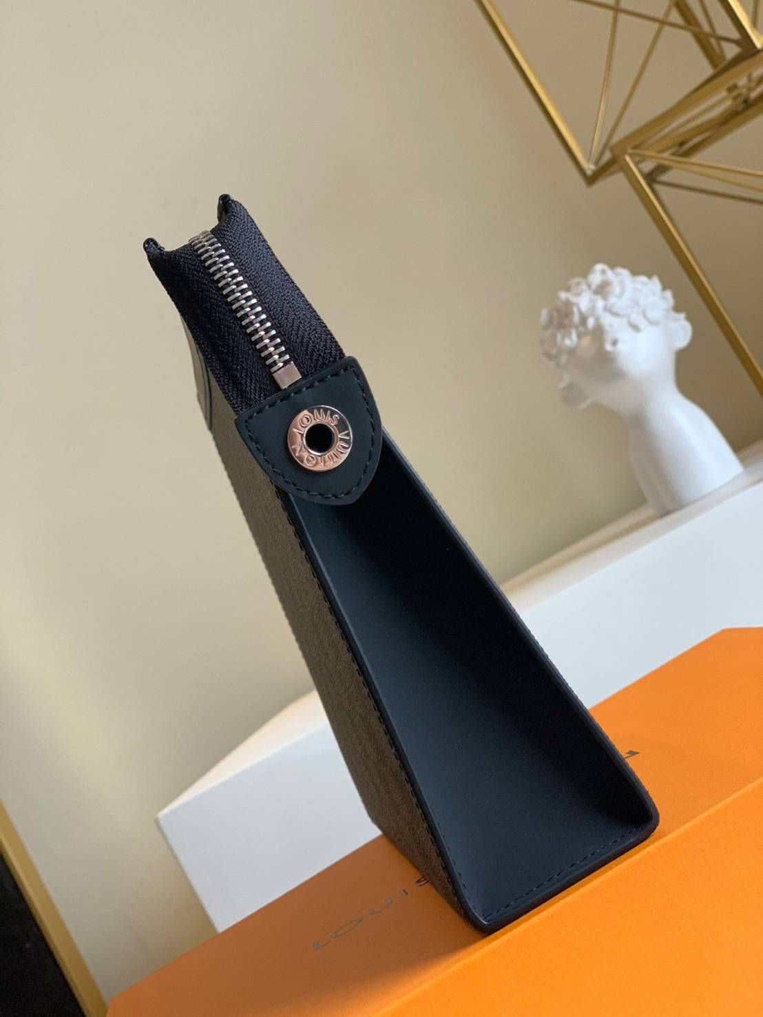 หนังแท้ LOUIS VUITTON POCHETTE VOYAGE MM พร้อมส่งที่ไทย LV CLUTCH รุ่นขายดีตลอดกาล งานหนังแท้เกรดออริจินอล ภาพสินค้าถ่ายจากงานขายจริงค่ะ