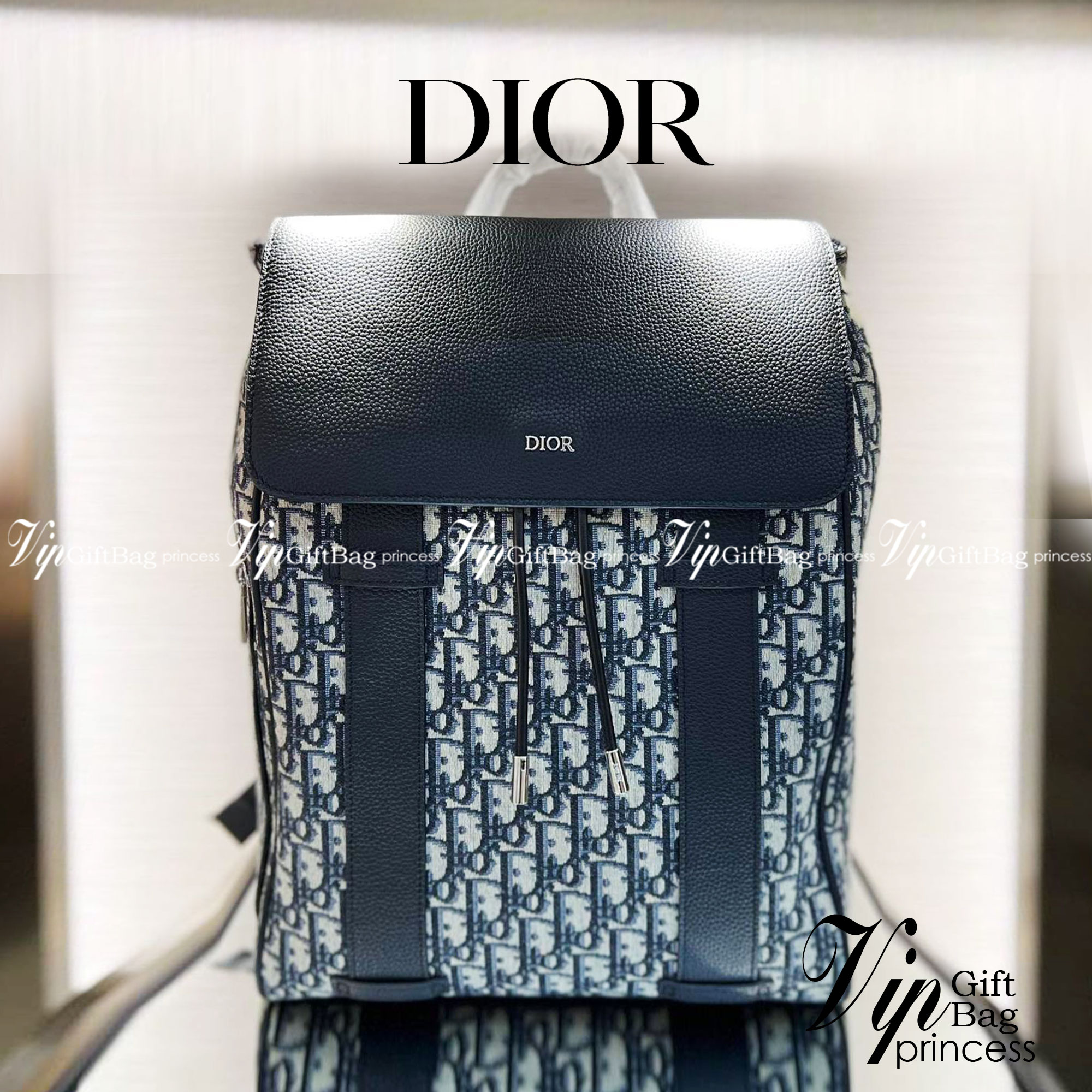 หนังแท้ CHRISTIAN DIOR MOTION BACKPACK Beige and Black Dior Oblique Jacquard and Black Grained Calfskin พร้อมส่งที่ไทย กระเป๋าเป้ใบใหญ่ จุของได้เยอะมาก ภายในโล่งกว้าง วัสดุหนังแท้และผ้าแจ็คการ์ดอย่างดีทั้งใบ เกรดเทพออริจินอลหนังแท้ทั้งใบ ภาพสินค้าถ่ายจากง