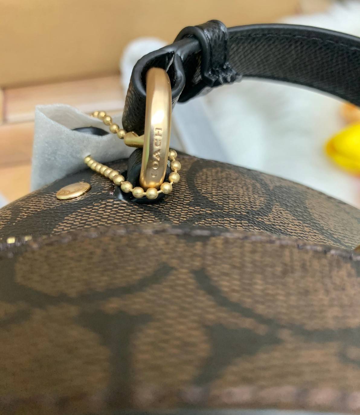 COACH JORDYN BACKPACK IN BLOCKED SIGNATURE ((76622//76624//76715)) พร้อมส่ง กระเป๋าสะพายหลังแบบมีหูหิ้ว หนังแท้ หนังนิ่มอย่างดีเลยค่า ด้านหน้ามีช่องซิปหนึ่งช่องสำหรับใส่ของจุกจิกนะคะ เปิดปิดช่องหลักแบบซิปคู่ หัวซิปมีหนังห้อยมาให้ ภายในกระเป๋าโล่งใส่สัมภาร