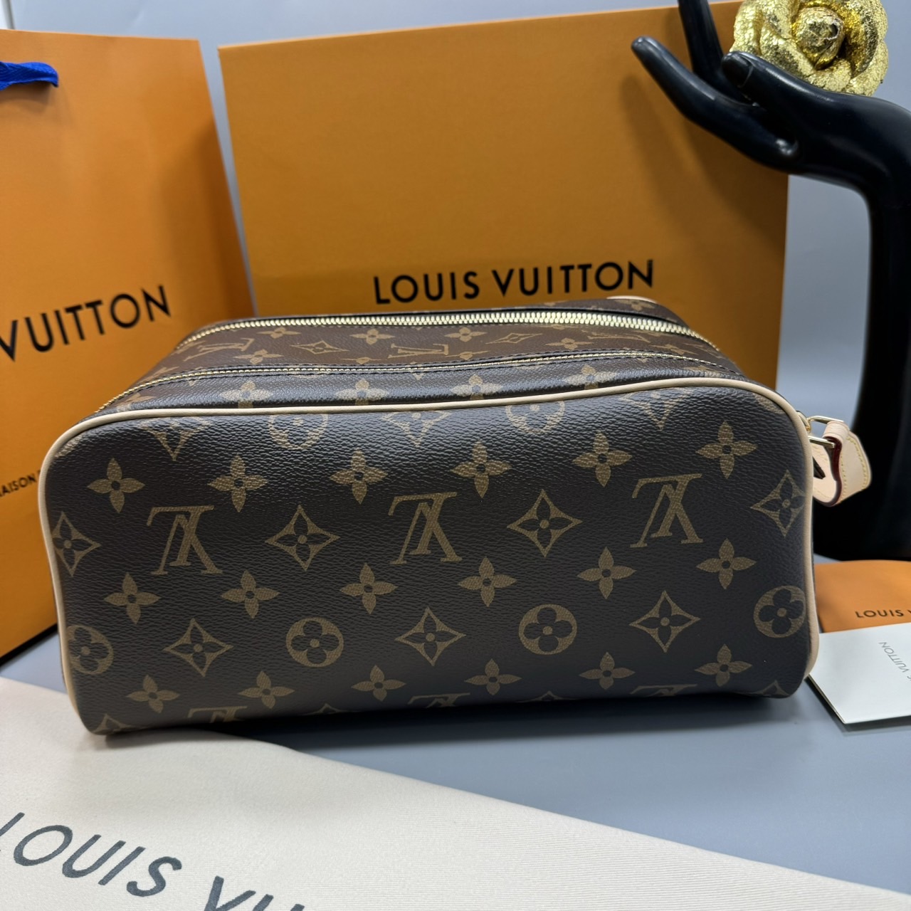 LV Clutch LV Dopp Kit Toilet Pouch Monogram / Damier Graphite Canvas กระเป๋าถือทรงพอชหรือคลัช เกรดออริ ท็อป 1:1 เกรดดีสุด แคนวาสแท้สวย ใช้งานต่างประเทศได้