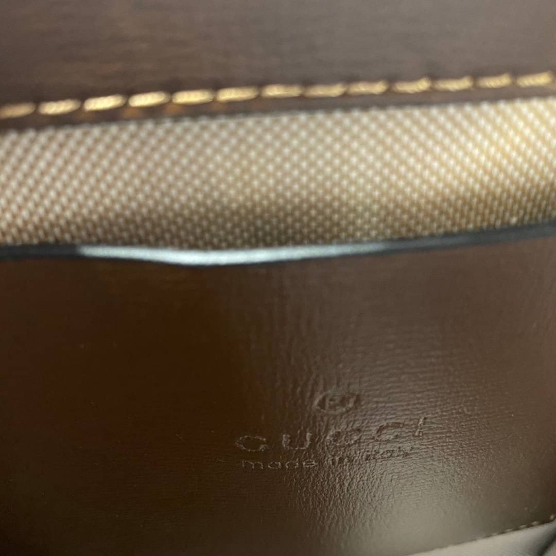 VIP GIFT 】หนังแท้ GUCCI New Season GG-canvas tote bag กระเป๋าถือและสะพายได้ มีสายยาวให้ด้วยค่ะ ออกแบบมาให้เข้ากับไลฟ์สไตล์ที่ไม่หยุดนิ่งของคุณ ดูเรียบง่าย แต่หรูหรา ด้วยดีไซน์ของกระเป๋าทรงสี่เหลี่ยมผืนผ้า ด้วยสีและรูปทรงที่เรียบง่ายจึงสามารถแมทช์กับสีสันข