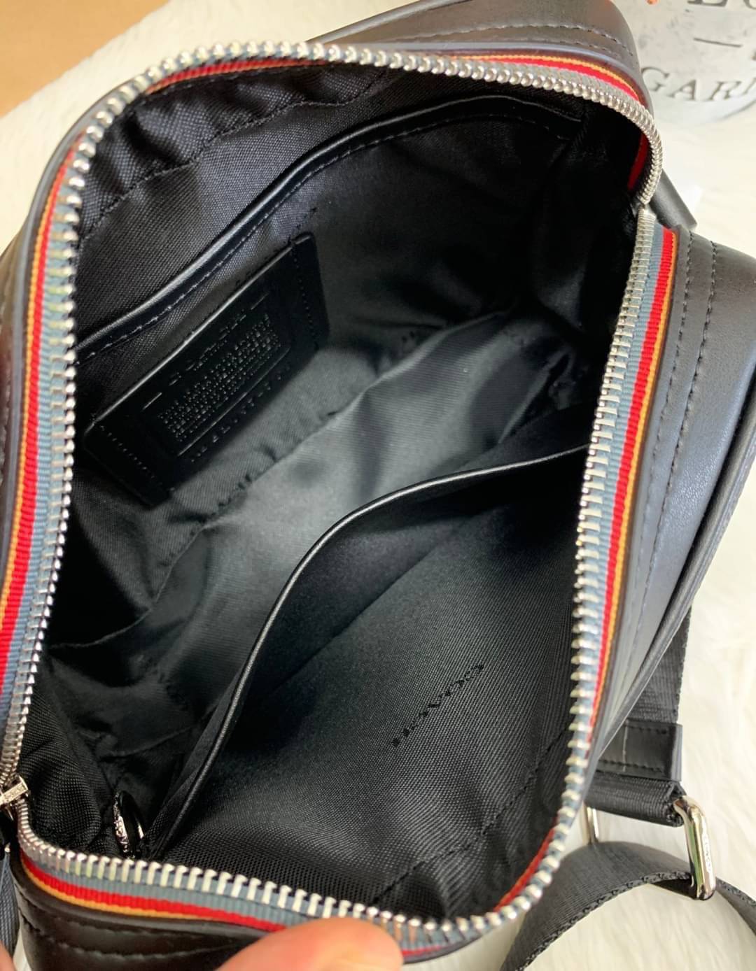 COACH ACADEMY CROSSBODY IN SIGNATURE WITH VARSITY ZIPPER ((768)) พร้อมส่งที่ไทยอีกครั้ง! ได้ไปหลงรักแน่นอนค่ะ