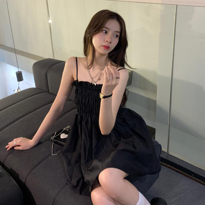 พร้อมส่ง 📝🎅🏻 Waran dress เดรสสายเดี่ยวสีดำจั๊มอกน่ารักมาก (IN37664)
