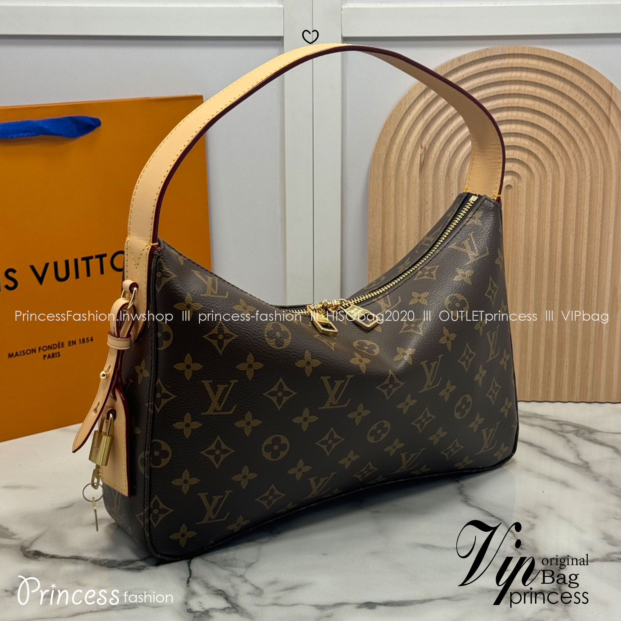 LV Slouchy PM Hobo bag 33 cm กระเป๋าถือ/สะพายไหล่ทรงโฮโบรุ่นใหม่ โดดเด่นด้วยรูปทรงอันเป็นเอกลักษณ์ เหมาะสำหรับพกพาเดินทางและใช้งานทุกวัน