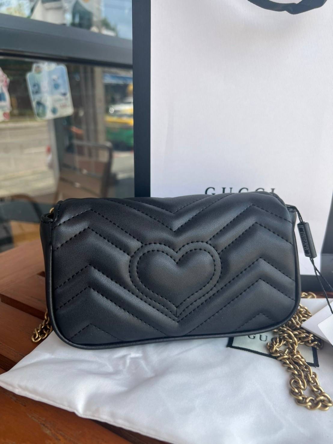 Gucci Marmont Super mini Premiumgift กระเป๋าสะพายข้างใบเล็ก น้องมินิ น่ารั๊กมุ้งมิ้ง วัสดุหนังเชฟรอน สายสะพายแบบโซ่ อะไหล่ทองหรูหรา ด้านหน้าประดับโลโก้แบรนด์หรู ทนทาน แข็งแรง น้ำหนักเบา ใส่ตังค์ใส่โทรศัพท์ Iphone+ ได้ น่ารักมุ้งมิ้ง ไม่ควรพลาดเลยค่า
