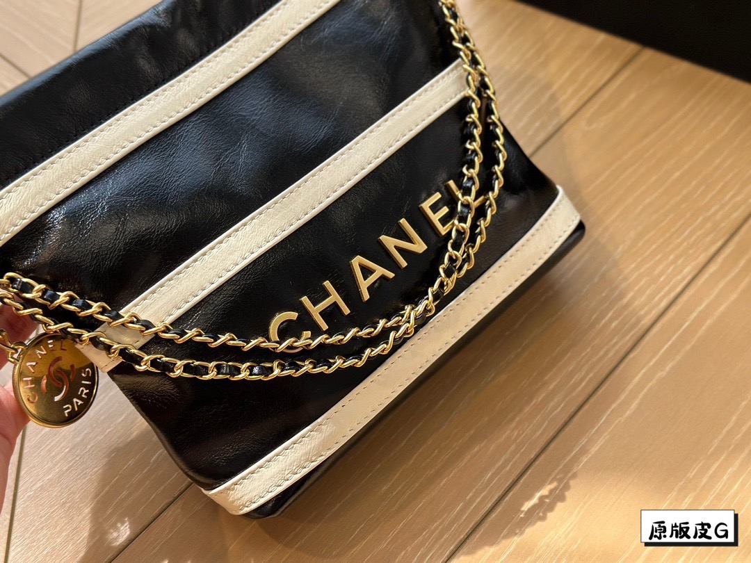 CHANEL 22 shoulder hobo tote / Chanel 22 Mini Handbag กระเป๋าโฮโบทรงโท้ทมินิ สีใหม่ทูโทนตัดขาวดำ เกรดออริ สลับแท้ 1:1 ใช้งานต่างประเทศได้
