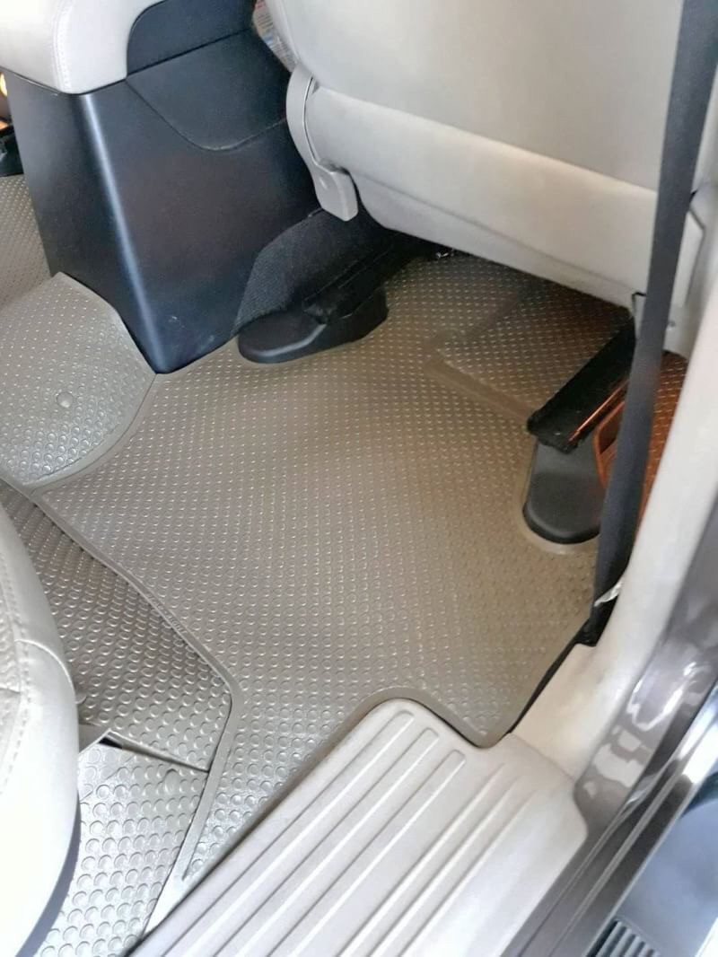 พรมกระดุมเม็ดเล็ก PAJERO SPORT 2008-14 รุ่นรีดขอบ สีครีม