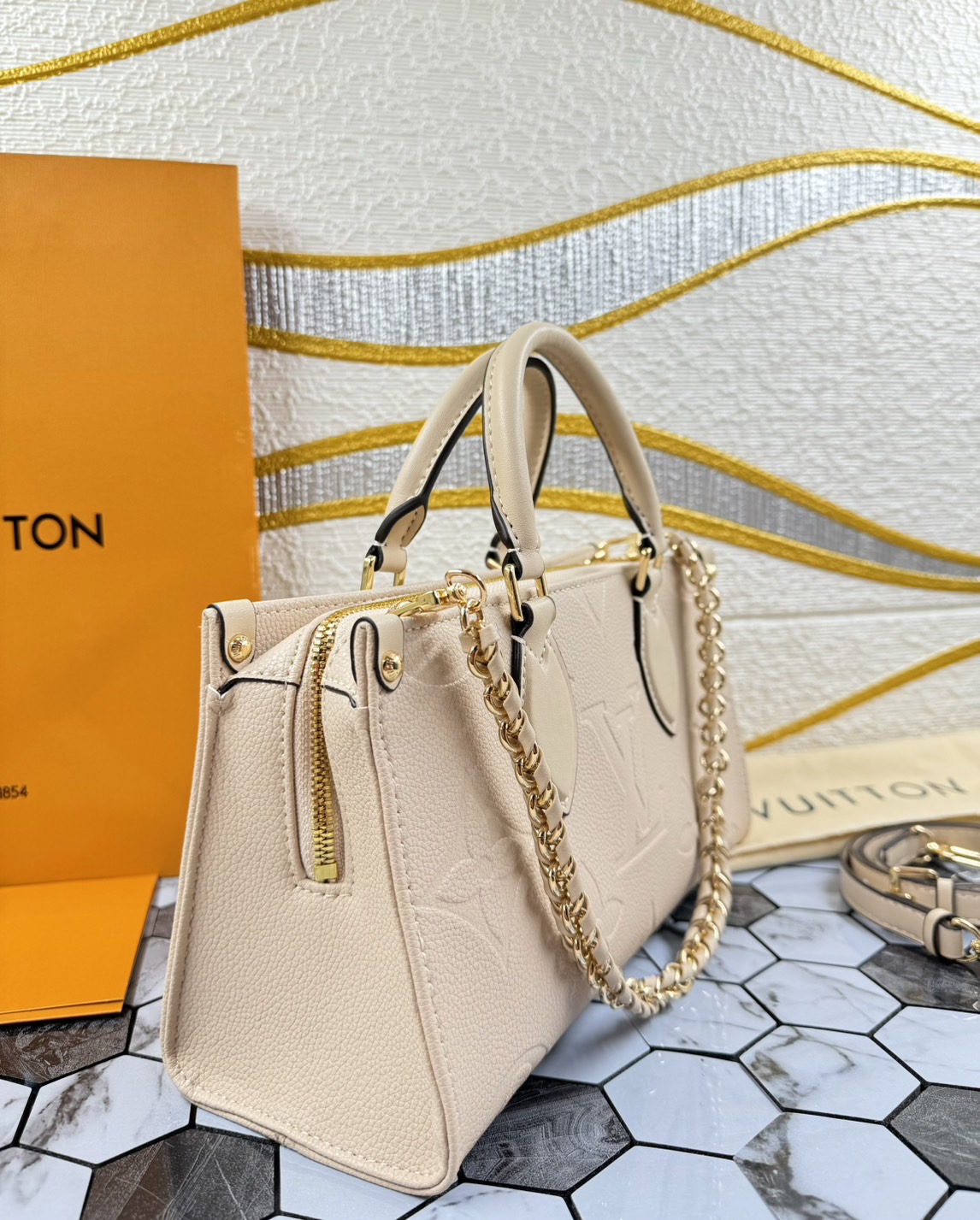 LV OnTheGo East West กระเป๋าทรงโท้ทดีไซน์ใหม่ สัดส่วนลงตัวงดงาม เกรดออริ 1:1 สลับแท้