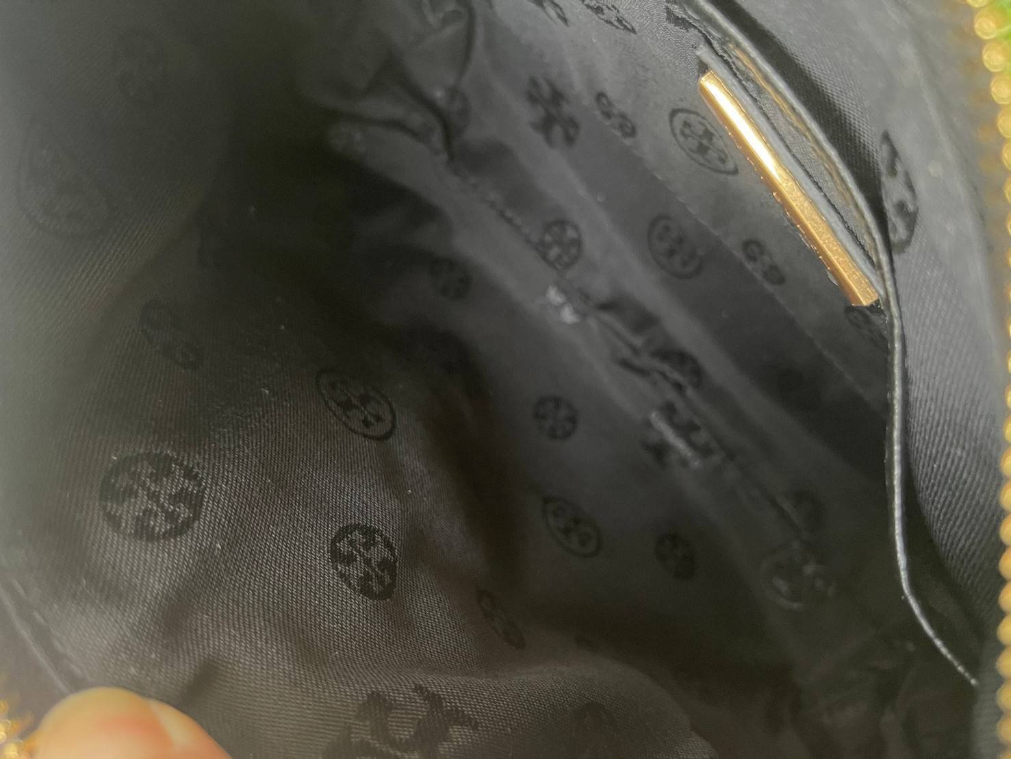 ของแท้ 💯% Tory burch new women's underarm bag single shoulder straddle bag ว่าด้วยเรื่องกระเป๋าที่สามารถสะพายไหล่ก็ได้หรือเป็นทรงบอดี้ก็ได้ มีให้เลือกหลายคอลเลคชั่นด้วยกันสำหรับคอลเลคชั่นนี้สามารถตอบโจทย์สาวใสวัยทำงานได้เป็นอย่างดี