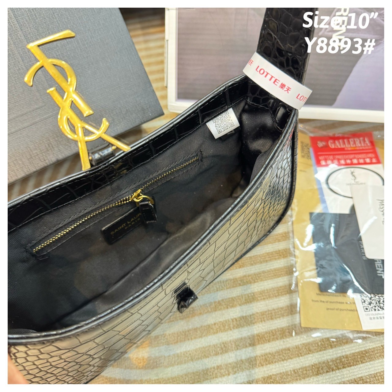 YSL le 5 à 7 in crocodile-embossed shiny leather / YSL croc hobo bag กระเป๋าสะพายไหล่ดีเทลหรู ฮอตไม่หยุด ฉ่ำสุดกับกระเป๋าสะพายไหล่ตัวแม่ คลาสสิค ดีเทลหรู สวยครบทุกมุมตอบโจทย์ทุกไลฟ์สไตล์ ใช้งานได้ง่ายและสะดวก *วัสดุหนังลายจระเข้ น้ำหนักเบา