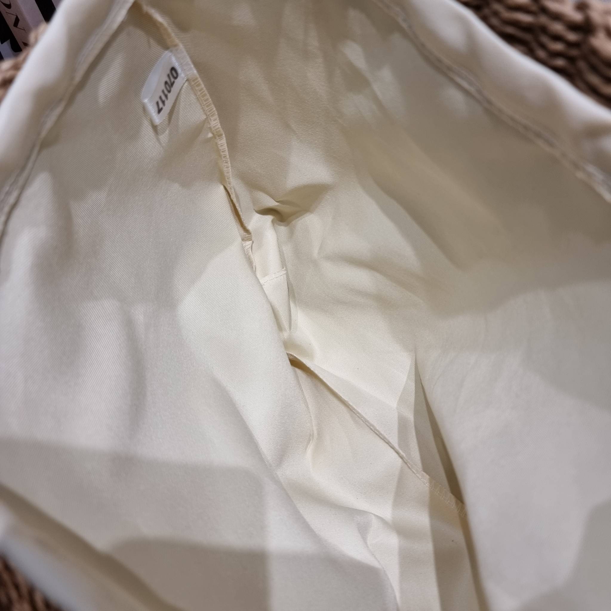 CHLOE LARGE WOODY BASKET กระเป๋าสะพายสานทรงตะกร้า ยอดฮิตติดลมของแบรนด์ ด้วยวัสดุสังเคราห์จากธรรมชาติ สานทอเต็มใบออกมาเป็นลวดลายสวยงาม