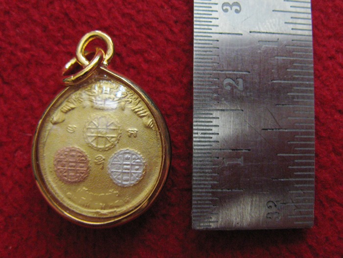 สินค้าหมดค่ะ จี้เหรียญพระนารายณ์ทรงครุฑ เนื้อสามกษัตริย์ หลังยันต์ดวงเมือง เลี่ยมทองไมครอน(แก้ปีชง)พร้อมใบคาถาค่ะ