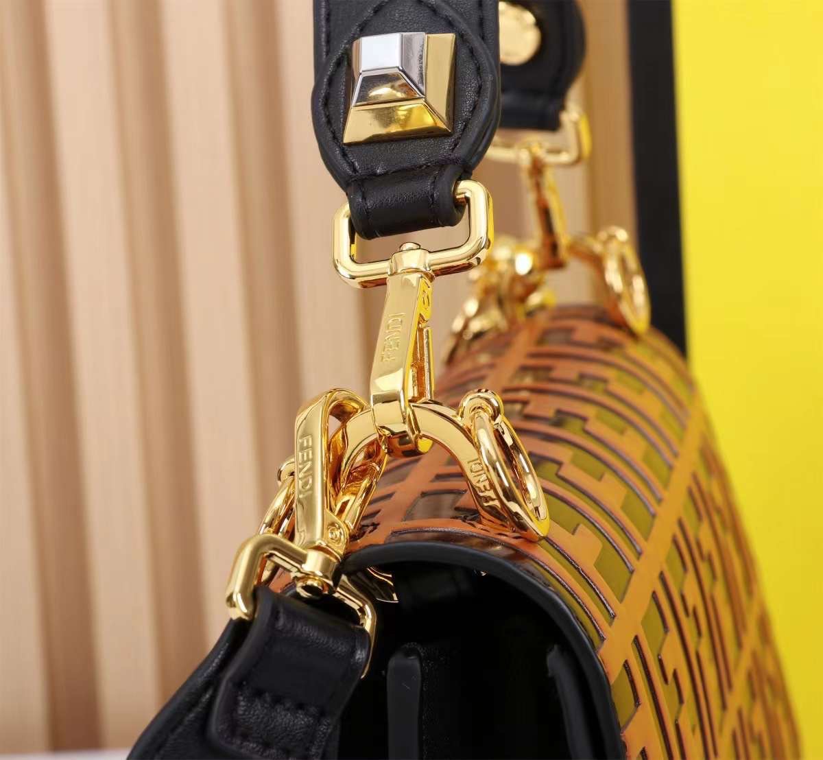 พร้อมส่ง 3 สี FENDI Kan I leather bag กระเป๋าสะพาย 🧡 เกรดออริจินอล 1:1 สลับแท้ ใช้งานต่างประเทศได้ ภาพถ่ายจากงานขายจริง