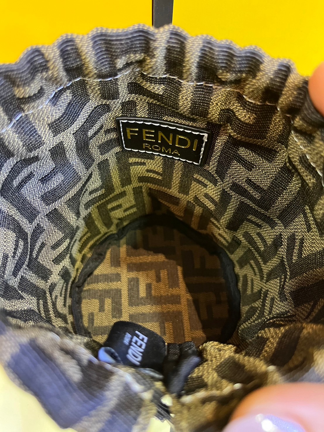 พร้อมส่ง 2 สี FENDI Step Out canvas bucket bag MINI 13cm กระเป๋าสะพายทรงบัคเก็ต ไซส์มินิ เกรดออริ สลับแท้ 1:1 ใช้ต่างประเทศได้