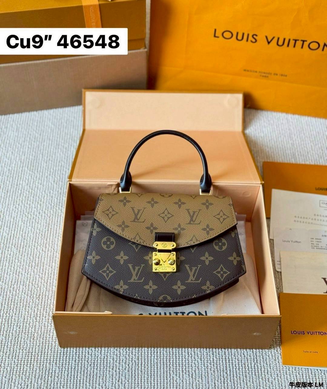 LV Tilsitt Bag Monogram Reverse Canvas กระเป๋าสะพายดีไซน์โค้งมนไอเท็มสุดหรู ขนาดกำลังดี พร้อมหูจับใช้งานได้สะดวกคล่องตัว มาพร้อมสายสะพายถอดได้ ปรับได้ตามชอบ สะดุดตาสุดไอคอนิก