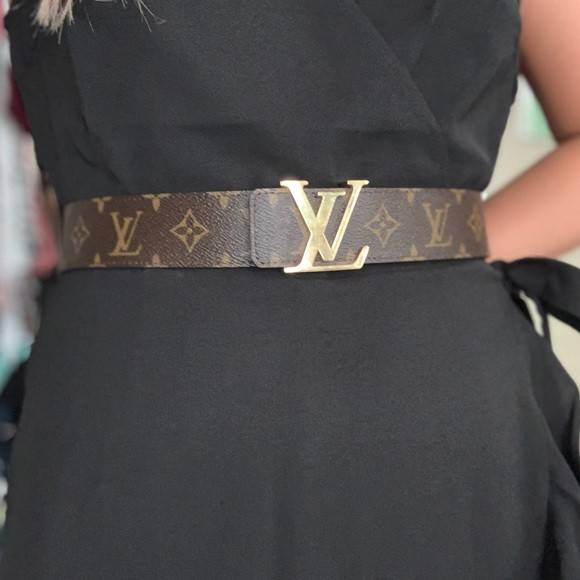 LV Belt Monogram / Silver- Gold เข็มขัดสุดคลาสสิค เรียบง่าย ผู้ดี เป็นซิกเนเจอร์ ด้วยดีไซน์ที่เป็นอมตะ หัวเข็มขัด solid steel อะไหล่ทองและอะไหล่เงินโดดเด่น
