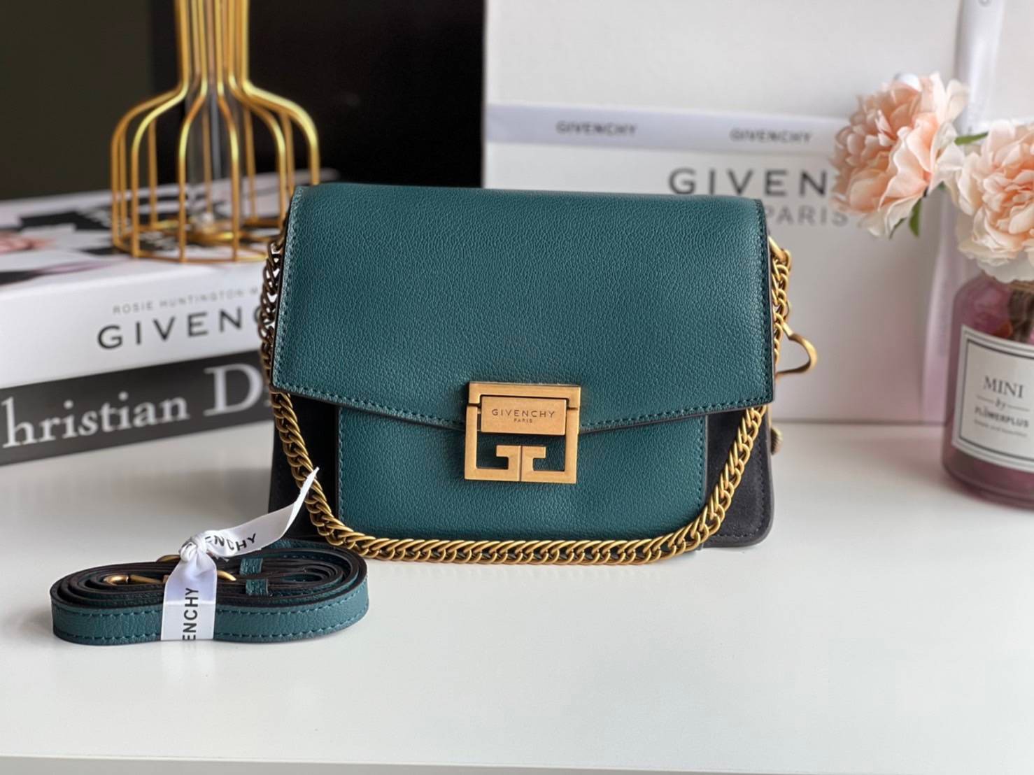 หนังแท้ GIVENCHY GV3 SHOULDER BAG พร้อมส่งที่ไทย