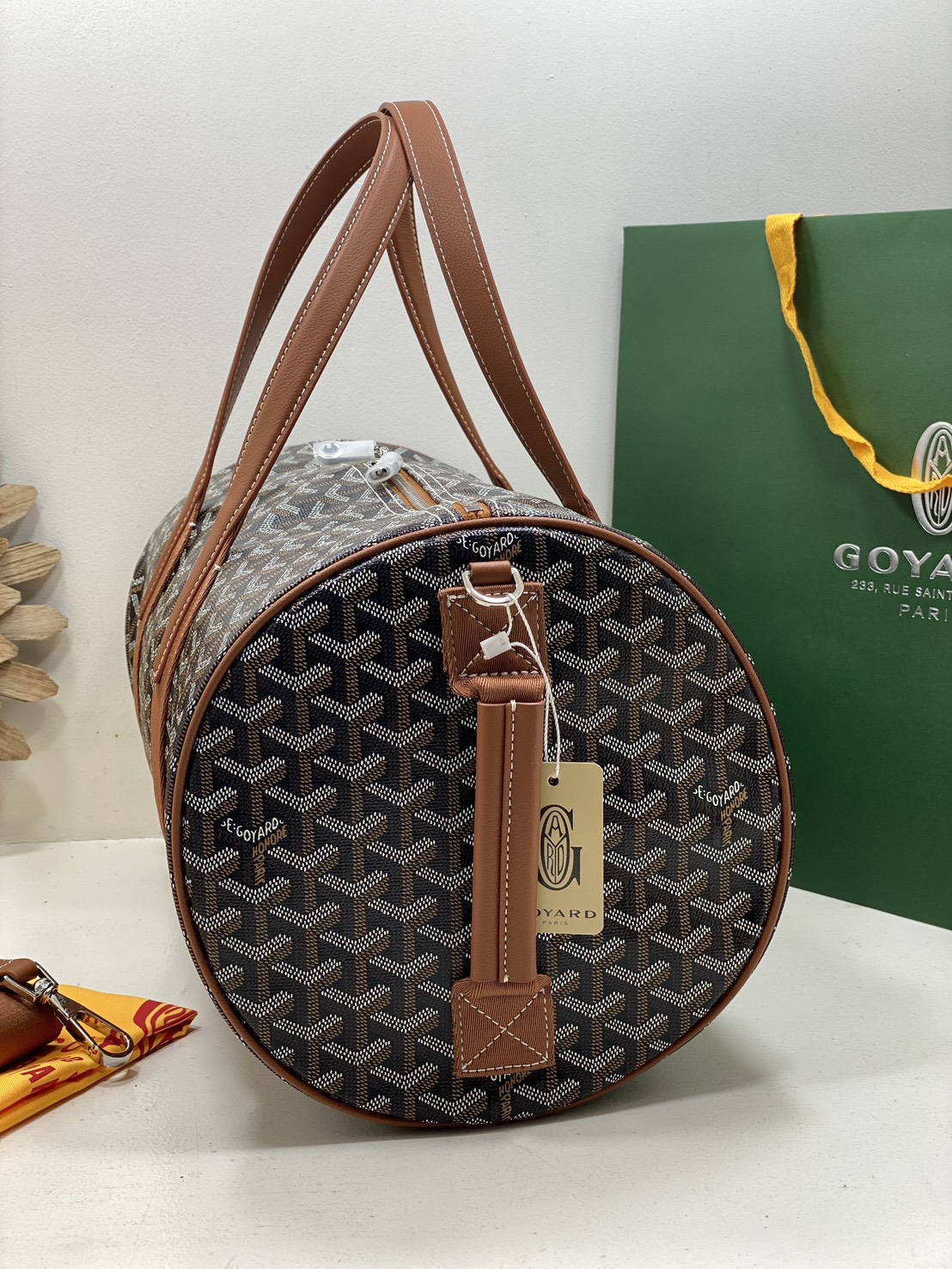 ORI หนังแท้ | Goyard Barrel 40 Sports Bag กระเป๋าสะพายทรง Keepall ใบใหญ่ ดีไซน์สปอร์ต ภายในโล่งกว้าง จุของได้เยอะ มีหูจับด้านบน เพิ่มฟังชั่นหูหิ้วด้านข้าง สะดวกใช้งาน