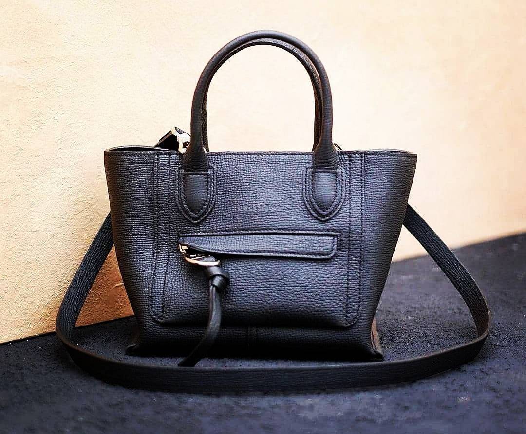 ของแท้ 💯% LONGCHAMP MINI MAILBOX TOP HANDLE BAG กระเป๋าถือหรือสะพายรุ่นหายากดีไซน์คลาสสิควัสดุ Polyamide & Leather หนังแท้เนื้อหนานุ่มหนังขึ้นลายสวยหรูดูดียืดหยุ่นแข็งแรง