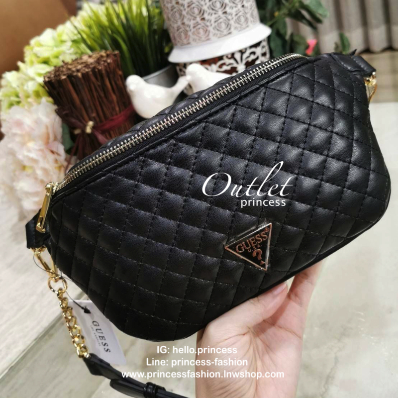 Guess Woman Factory Belt Bag กระเป๋าสะพาย/คาดเอว/คาดอก รุ่นใหม่ดีไซน์ยอดนิยมจาก GUESS FACTORY วัสดุหนังเเกะสังเคราะห์เนื้อหนานิ่มลายตาราง เปิดปิดด้วยซิปสะดวกใช้ ด้านหน้ามีโลโก้ ภายในมีโลโก้และช่องซิป มาพร้อมสายสะพายให้เลือกใช้ถึง2แบบไม่จำเจ ทั้งสายโซ่และส