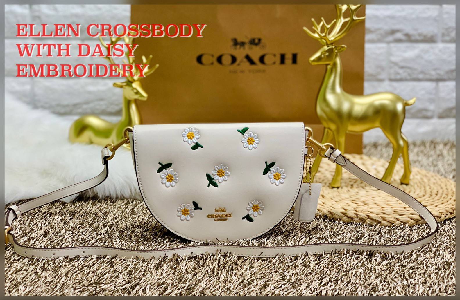 ใหม่ล่าสุด สวยก่อนใครแน่นอนค่า😘COACH ELLEN CROSSBODY WITH DAISY EMBROIDERY((C2863)) 💐พร้อมส่งจำนวนจำกัดค่ะ! กระเป๋าสะพายแบบครอสบอดี้ร์ หนังแท้นิ่มอย่างดีค่ะ 💐ด้านหน้าปักดอกซี่ความหมายดีๆ ละมุนสวยงามมากๆค่ะ เปิดปิดกระเป๋าแบบแม่เหล็ก