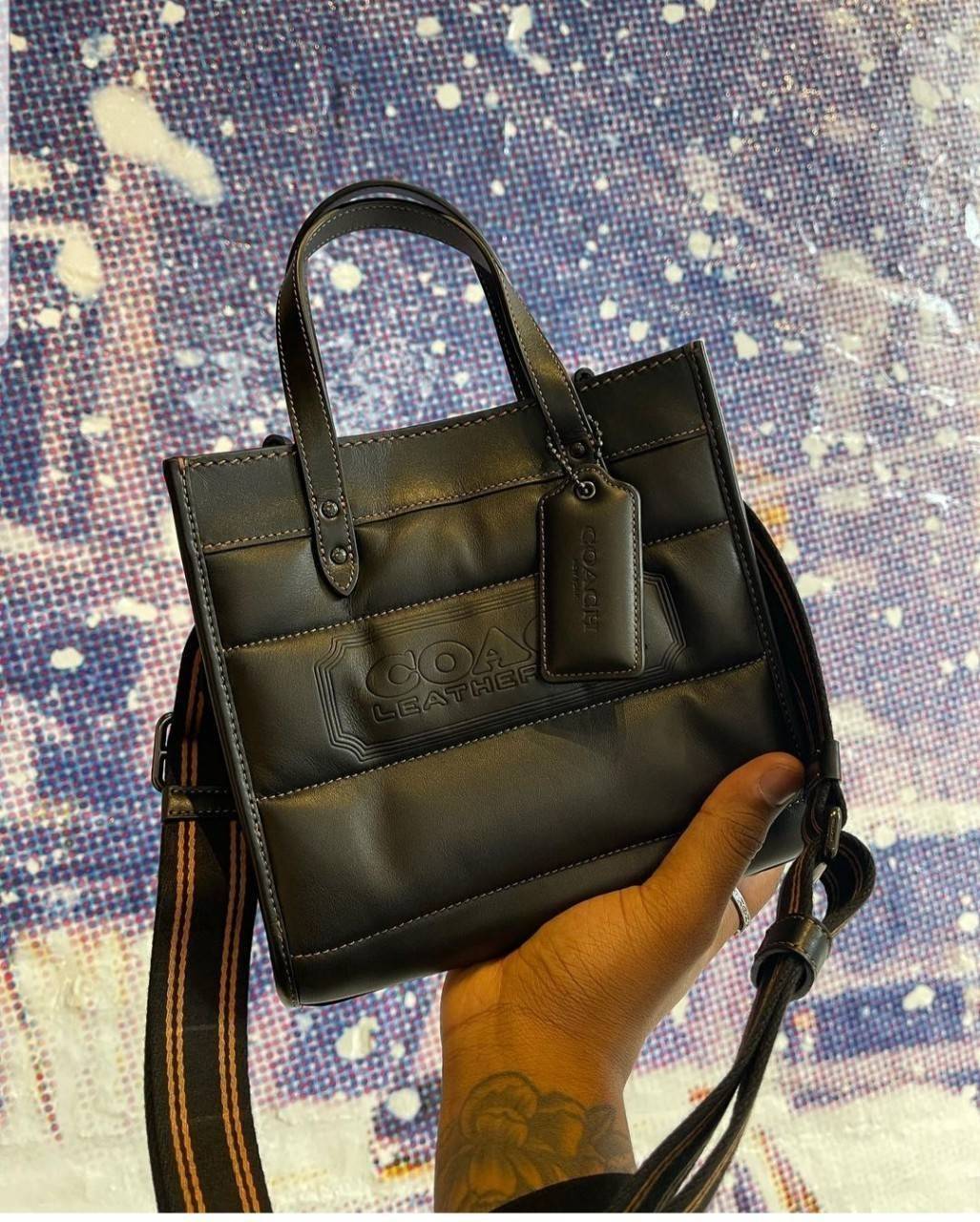 COACH CASUAL STYLE STREET STYLE 2WAY PLAIN LEATHER ELEGANT STYLE (C6958 C6852) 🌺 ที่สุด! ของที่สุด!! กระเป๋าถือ กระเป๋าสะพายรูปทรงสุดฮิต สุดคลาสสิค รุ่น UNISEX ที่ชิคๆ สบายๆ ได้ทั้งชายและหญิง// วัสดุหนังแท้ทั้งใบ ตัดเย็บด้วยหนังเนื้อนุ่มพิเศษ หนา 