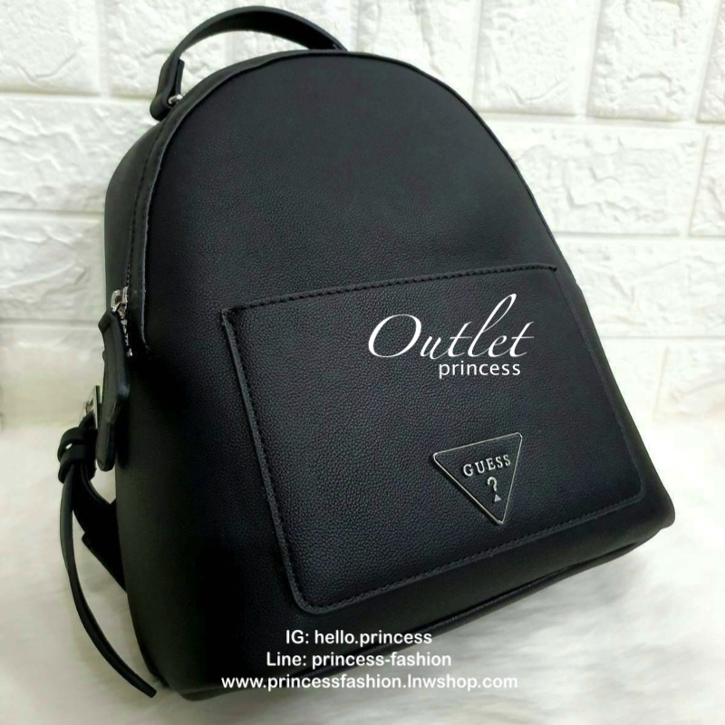 GUESS WOMAN'S BACKPACK กระเป๋าสะพายเป้หนังสวยขนาดกำลังดี สกีนโลโก้รอบใบ น้ำหนักเบา ด้านหน้าประดับโลโก้แบรนด์สามเหลี่ยมโดดเด่น มีลูกเล่นที่ช่องด้านหน้าสามารถถอดออกถือเป็นครัชได้นะคะ ตัวกระเป๋าเปิดปิดด้วยซิปเป็นหลัก ภายในกว้าง บุด้วยผ้าสกีนลายโลโก้แบรน