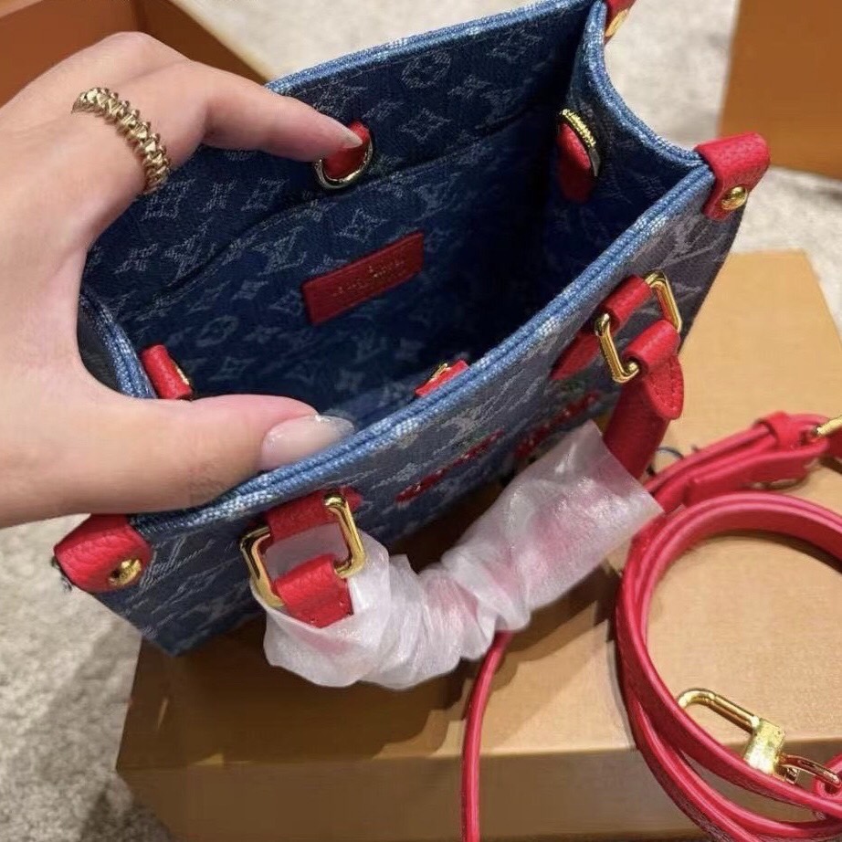 LV OnTheGo BB Monogram cherry denim 18cm กระเป๋าสะพายทรงมินิโท้ท ไอเท็มสุดโดดเด่นมีชีวิตชีวา ด้วยเดนิมวินเทจปักลายเชอร์รี่สีสันสดใสสะดุดตาสะท้อนสไตล์ไอคอนิก ผสานสไตล์ล้ำสมัยเปี่ยมฟังก์ชัน