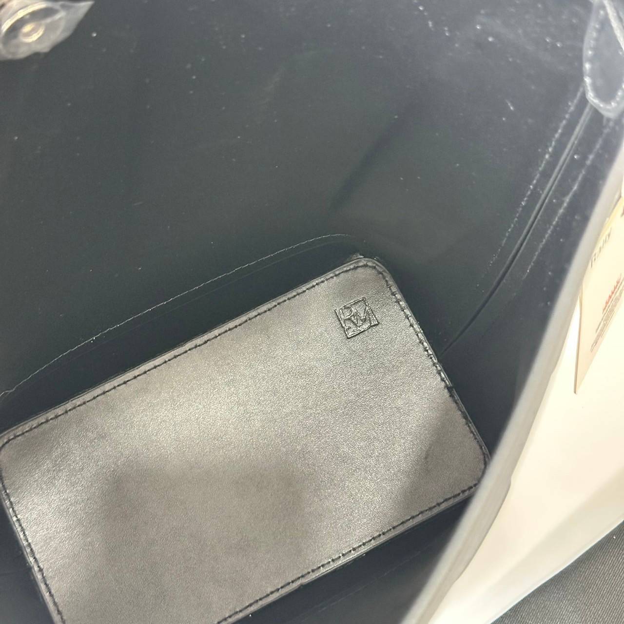 Rally The Bag Whisper กระเป๋าทรงบัคเก็ตงานหนังรุ่นใหม่ ฮอทติดลมบน มาแรงสะพายกันทั่วบ้านทั่วเมือง สายแบกสายขนห้ามพลาดจุของได้เยอะ รุ่นหนังผิวสัมผัสนิ่มมือ ทนทานและจุสิ่งของได้ครบครัน