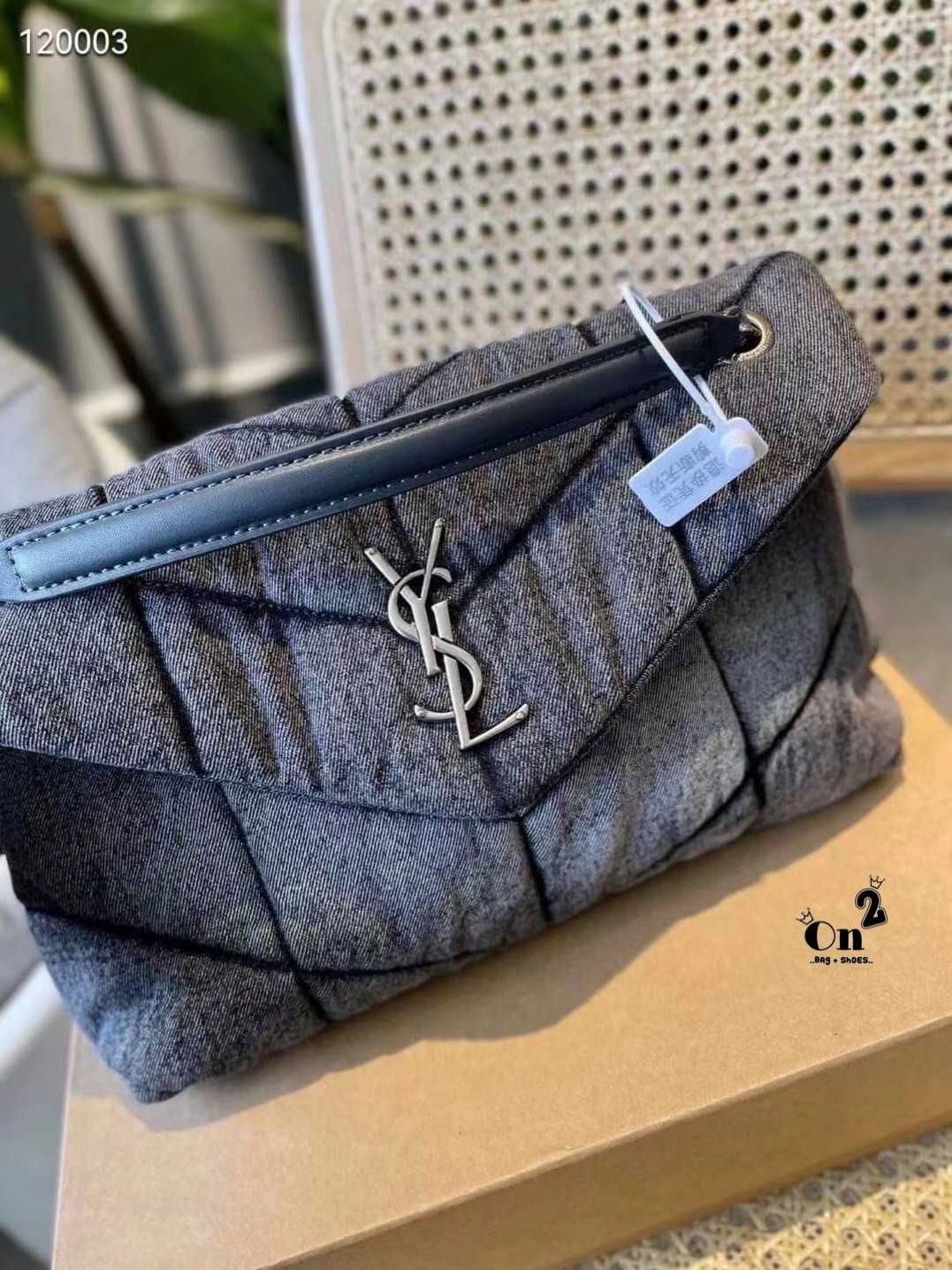 YSL SAINT LAURENT Loulou Danim Shoulder Bagblue bag กระเป๋าสะพายผ้ายีนส์เดนิมควิลท์ อะไหล่ทอง สีตัดกันสวยมากค่ะ รอบนี้มา 2สี โทนยีนส์ดำ และฟ้า สวยเท่ๆ ไปเลยค่า งานดูดีมีระดับ ชนช็อป ปั้มทุกจุดเป๊ะมากก สายสามารถดึงสั้นยาวได้ค่ะ
