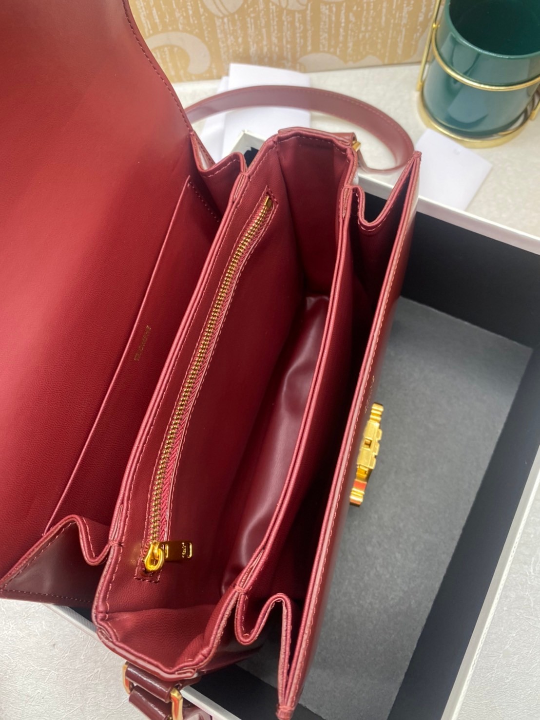 MEDIUM 22cm : CELINE CLASSIQUE TRIOMPHE BAG IN SHINY CALFSKIN / Celine Triomphe Bag / Celine Bag พร้อมส่ง 10 สี เกรดออริ 1:1 กระเป๋าแบรนด์หรูที่ควรมีแห่งปี