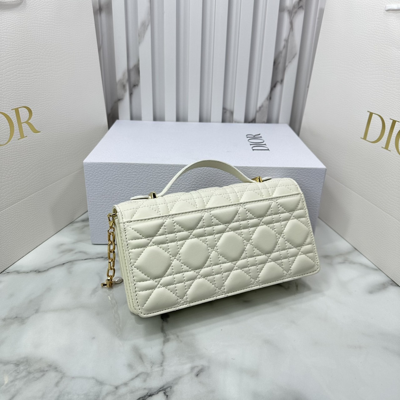 ORI หนังแท้ | My Dior Mini Bag / Dior Clutch Bag กระเป๋าสะพายทรงคลัชทันสมัย หรูหราสง่างาม จะถือหรือสะพายก็ดูดีมีระดับ กระเป๋าที่ใช้งานได้จริงใบนี้ใส่ของจำเป็นได้ครบถ้วน