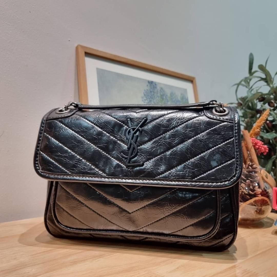 YSL niki baby chain bag in crinkled vintage leather / Yves Saint laurent shoulder bag กระเป๋าสะพายทรงคลาสสิค สุดฮอต ที่ใครๆก็ต้องมีใช้ ดีไซน์เรียบหรู วัสดุหนังลายวินเทจสัมผัสดี