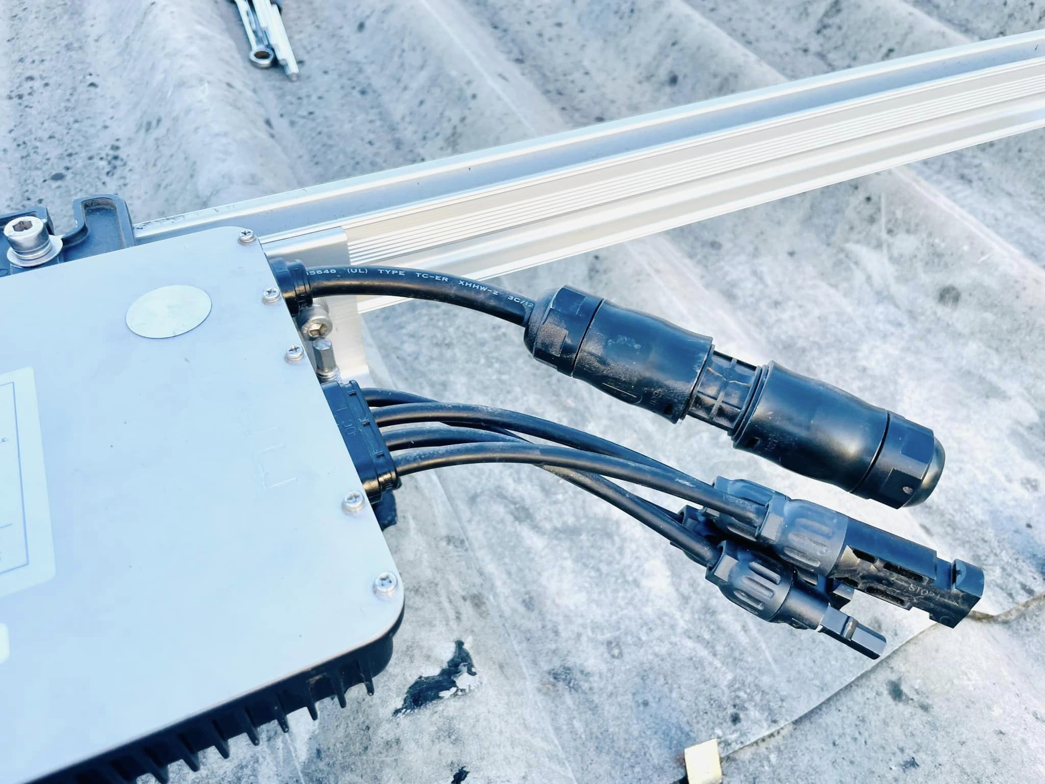 Hoymiles Micro Inverterv On grid อินเวอร์เตอร์ รุ่น MI-1200 (1.2KW)