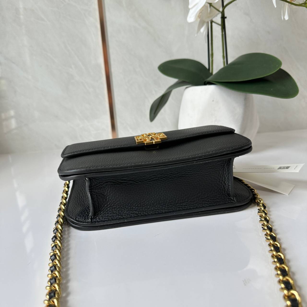 Tory Burch Britten Small Convertible Shoulder Bag คอลเลคชั่นใหม่สุดเรียบหรู กระเป๋าสะพายไหล่หรือสะพายข้าง วัสดุหนังอย่างดี