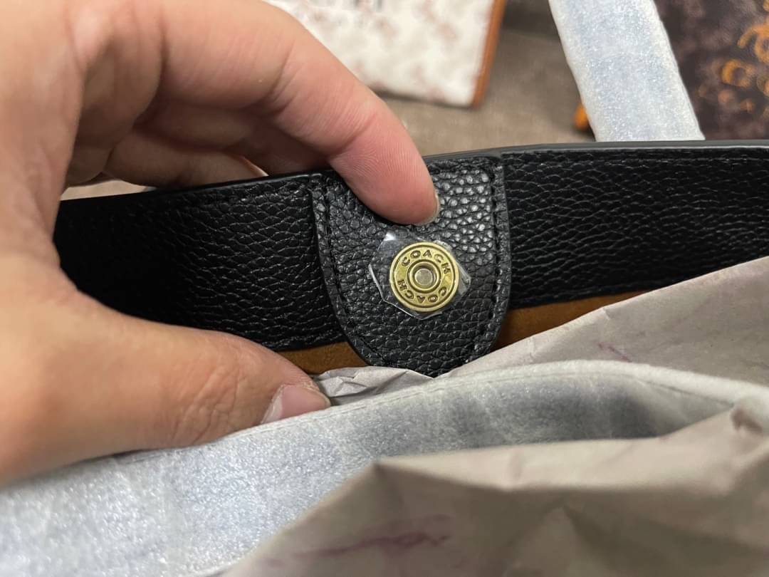 COACH FIELD TOTE 30 WITH HORSE AND CARRIAGE PRINTAND CARRIAGE BADGE 📣พร้อมส่งที่ไทย ใหม่ล่าสุด บอกเลยสีสวย สุดคลาสสิคมากๆ