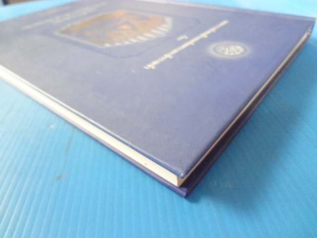 บทพระราชนิพน์ในสมเด็จพระมหาธีราชเจ้า เรื่อง ธรรมมาธรรมะสงคราม มัทนะพาธา และท้าวแสนปม อนุสรณ์ในงานเฉลิมฉลอง 100 ปี โรงเรียนมหาวิชราวุธ จังหวัดสงขลา พ.ศ. 2540 ปกแข็ง