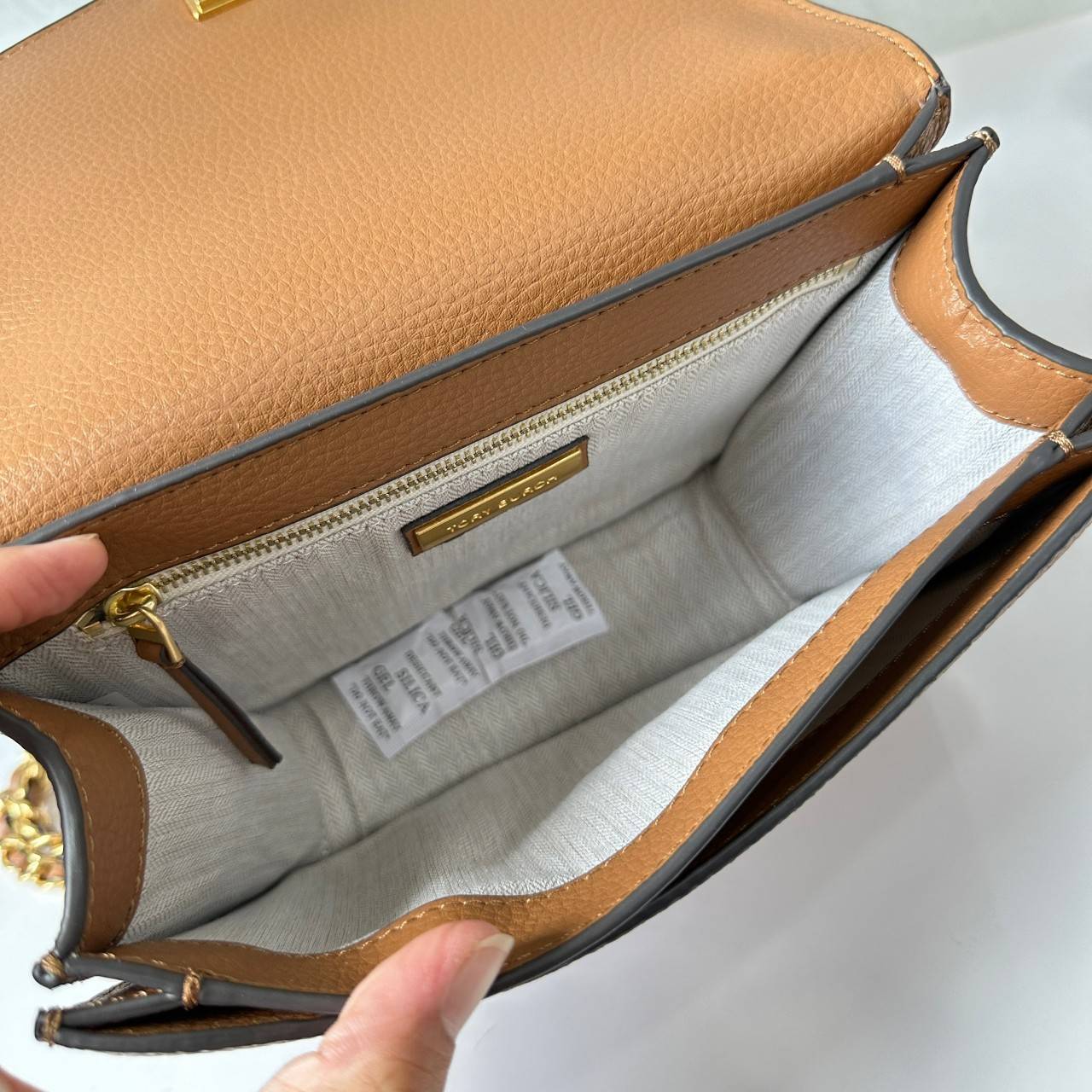 Tory Burch Britten Small Convertible Shoulder Bag คอลเลคชั่นใหม่สุดเรียบหรู