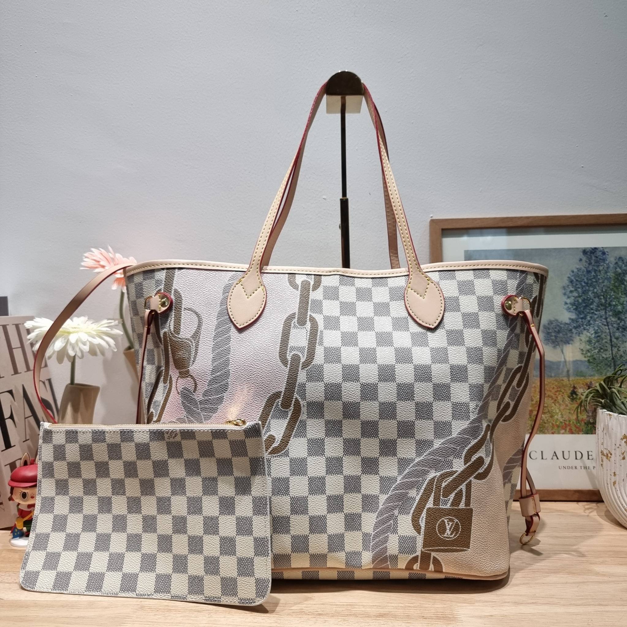 LV Neverfull MM Damier Azur คอลเล็คชั่น Spring Nautical / LV 2IN1 TOTE SET WITH NAUTICAL PRINT ดีไซน์ใหม่ต้อนรับฤดูร้อน กับกระเป๋าสะพายไหล่ใบใหญ่ทรง tote มาพร้อมใบลูก คลาสสิคที่สุด เป็นอีกรุ่นที่มีคนใช้เยอะมากๆ โทนสีละมุน