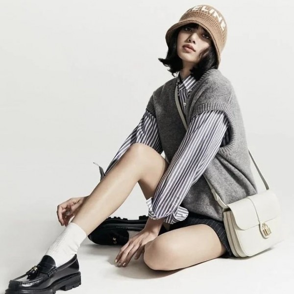 CELINE KNIT HAT / CELINE EMBROIDERED KNIT WOOL BEANIE หมวกไหมพรมเซลีน รุ่นใหม่ล่าสุด ใส่แล้วปังมากค่าา น่ารักที่สุด ใช้ได้ทั้งชายหญิง น่ารักมากกกก ไหมพรมทอแน่นเนื้อดี ตรงปกค่า