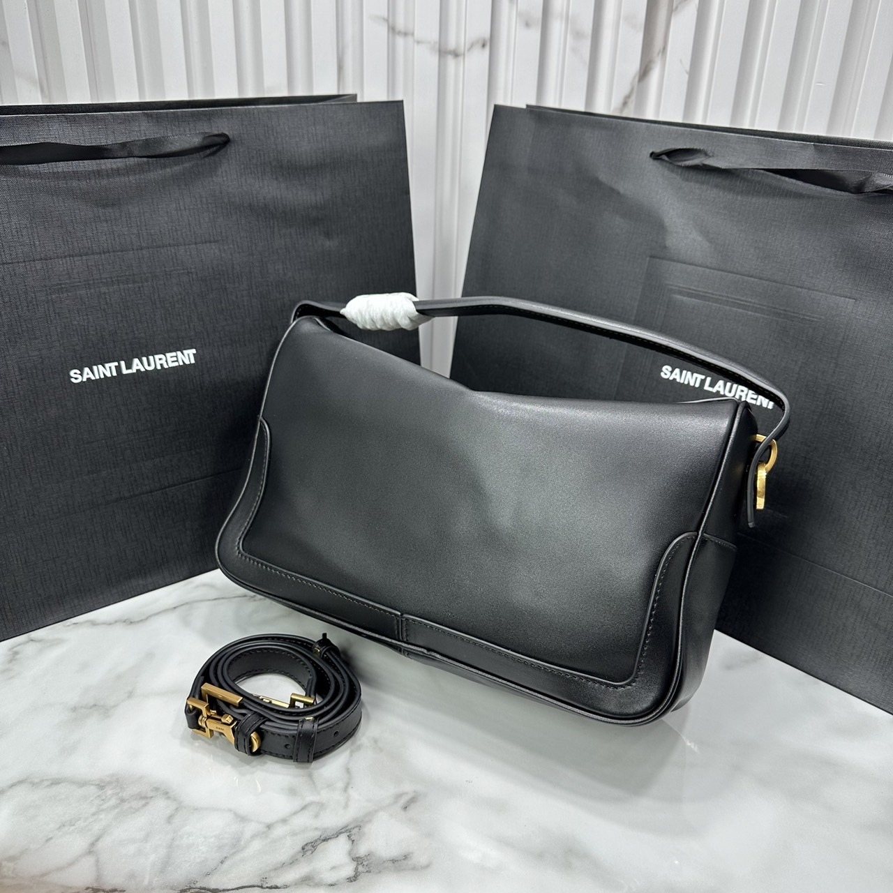 YSL Camera Supple Bag กระเป๋าสะพายทรงกล้องใบขนาดกลาง ถือจับถนัดมือ จุของได้เยอะ ดีไซส์เรียบหรูดูแพง 🧡เกรดออริ ใช้งานต่างประเทศได้