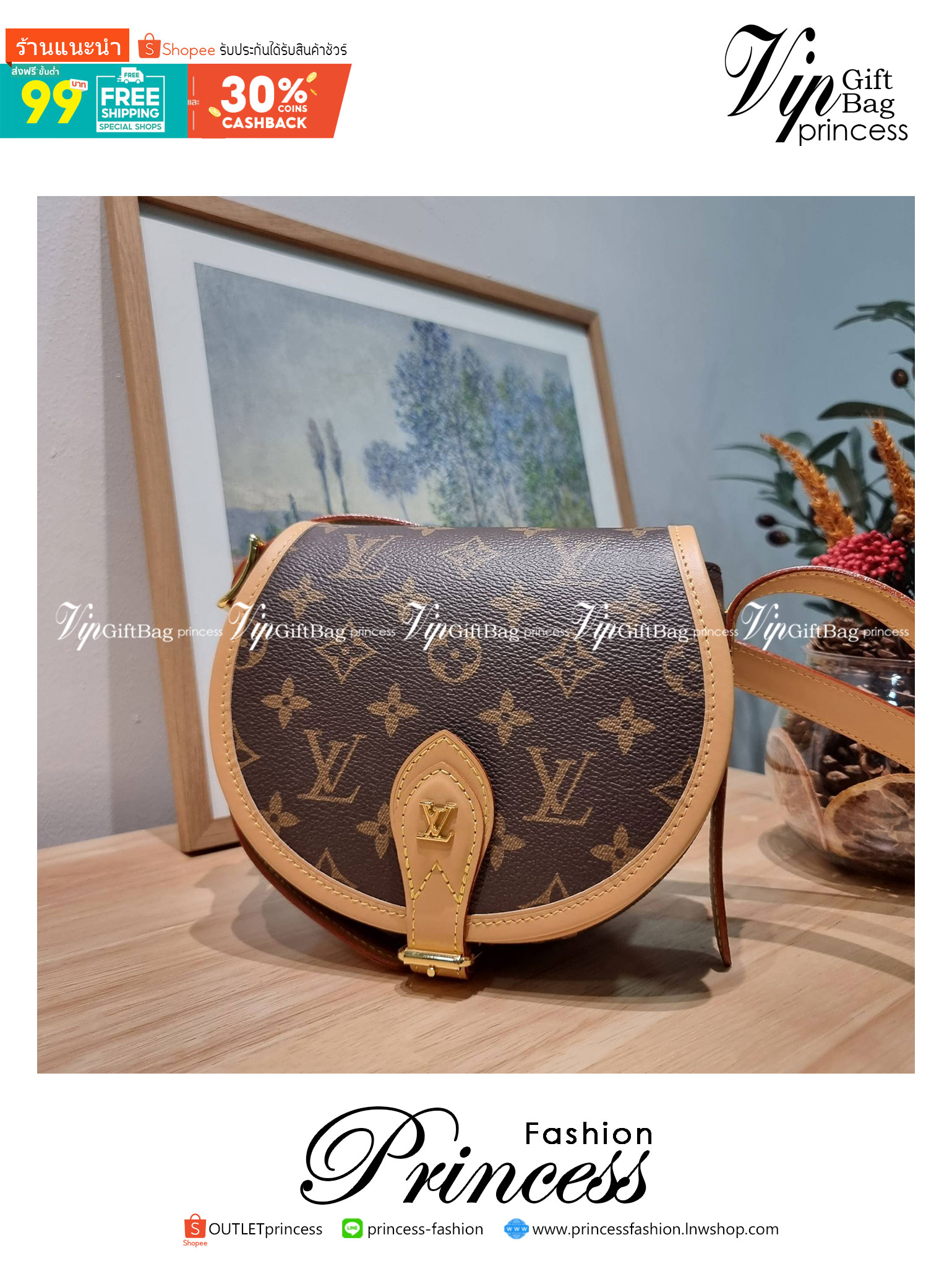 LV Tambourine Monogram Crossbody Bag รุ่นลิมิเต็ดหายาก กับกระเป๋าสะพายทรงสวย ดีไซน์คลาสสิค วัสดุหนังแคนวาสตัดสลับหนังแท้ เปิด-ปิดกระเป๋าด้วยอะไหล่สายคาด สายสะพายในตัว ปรับได้ หรือซ่อนสายและถือเป็น clutch ออกงานก็ได้ ดูแพงมากๆ ภายในเป็นช่องโล่ง ใส่ของจุกจุ