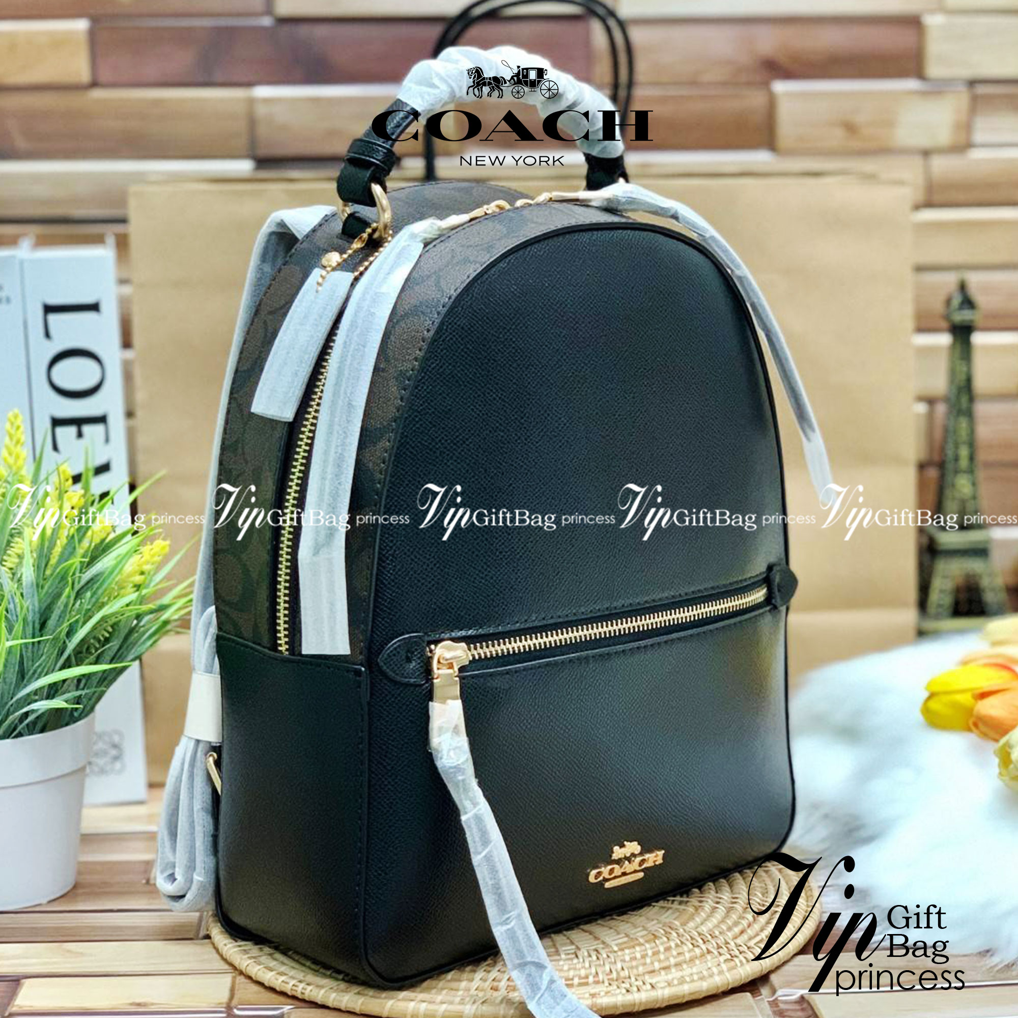 COACH JORDYN BACKPACK IN BLOCKED SIGNATURE ((76622//76624//76715)) พร้อมส่ง กระเป๋าสะพายหลังแบบมีหูหิ้ว หนังแท้ หนังนิ่มอย่างดีเลยค่า ด้านหน้ามีช่องซิปหนึ่งช่องสำหรับใส่ของจุกจิกนะคะ เปิดปิดช่องหลักแบบซิปคู่ หัวซิปมีหนังห้อยมาให้ ภายในกระเป๋าโล่งใส่สัมภาร