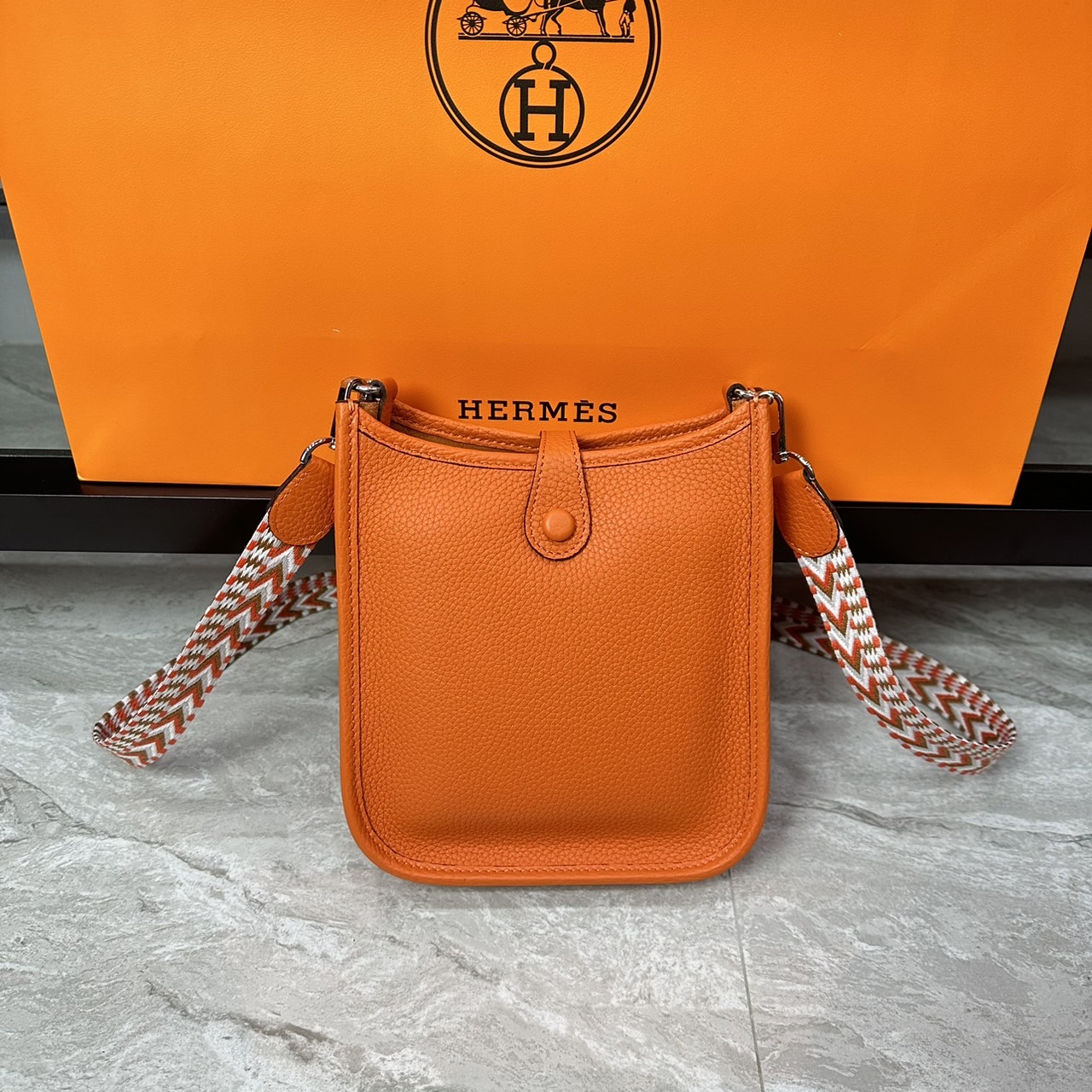 HERMES Evelyne TPM Bag The Perfect Mini Crossbody Bag 17cm กระเป๋าทรงโท้ทแบรนด์หรู เอกลักษณ์ของความสง่างาม เกรดออริ สลับแท้ 1:1 ใช้งานต่างประเทศได้