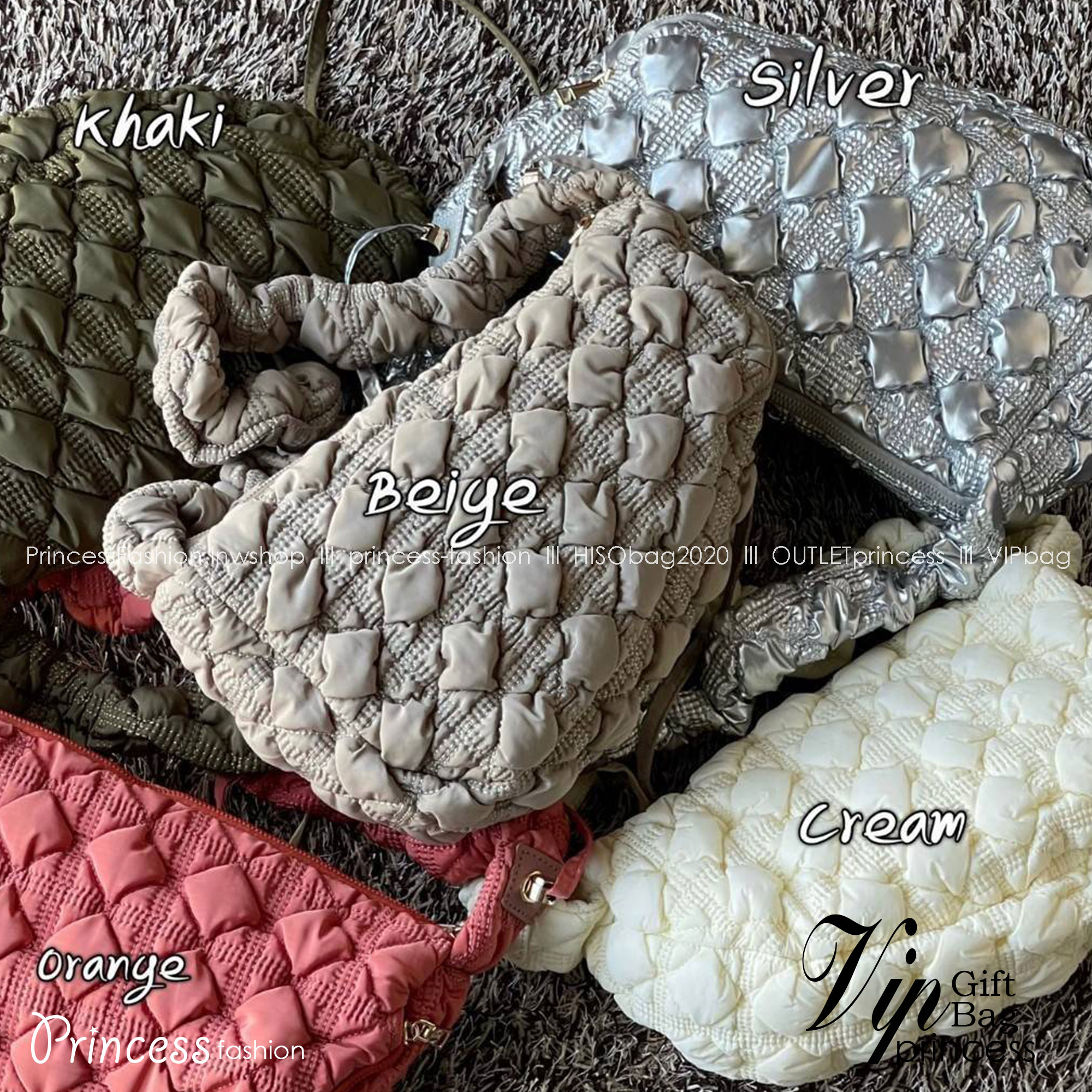 Cozy Shoulder Bag / Carlyn Bag 2022 สายแฟชั่นเกาหลีห้ามพลาด‼️ เป็นกระเป๋าที่กำลังได้รับความนิยมอย่างมากในเวลานี้ ถูกออกแบบมาให้มีลักษณะนุ่มนิ่มไม่ต่างจากพัฟเฟิลโค้ตหรือผ้านวม เลือกหยิบมาใช้ แมตช์เข้ากับคอสตูมได้ในแต่ละวัน